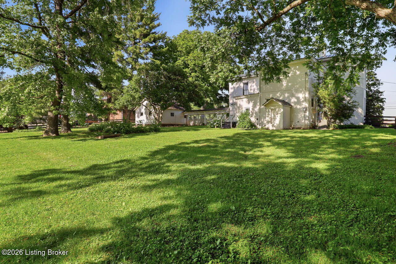559 N Main St