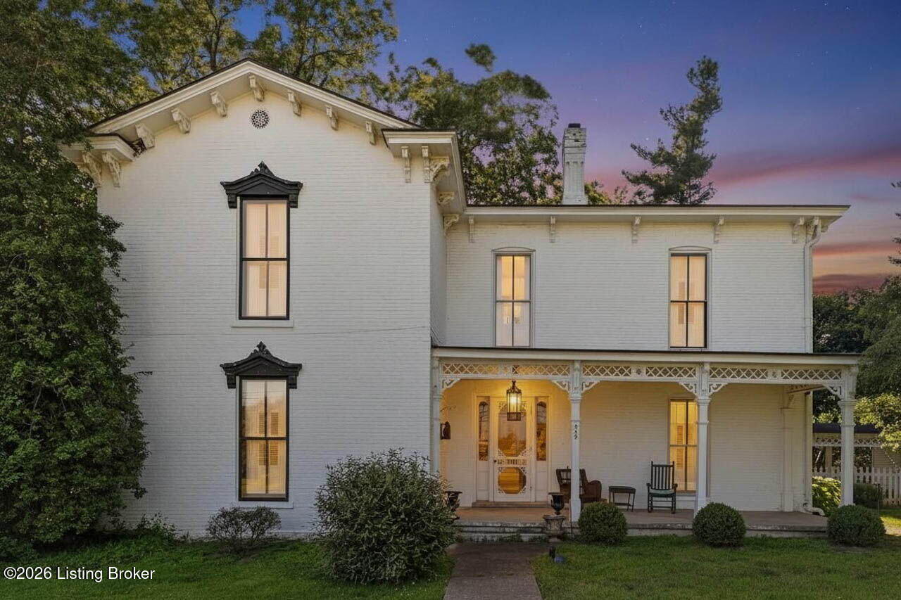 559 N Main St