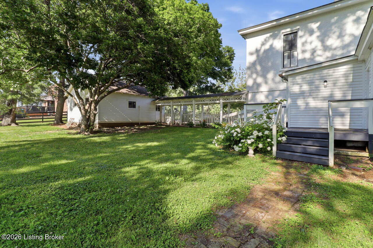 559 N Main St