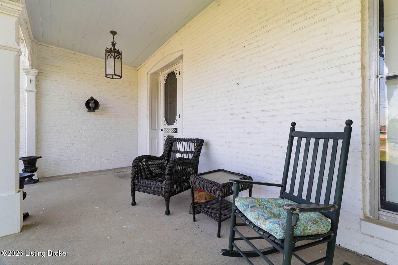 559 N Main St
