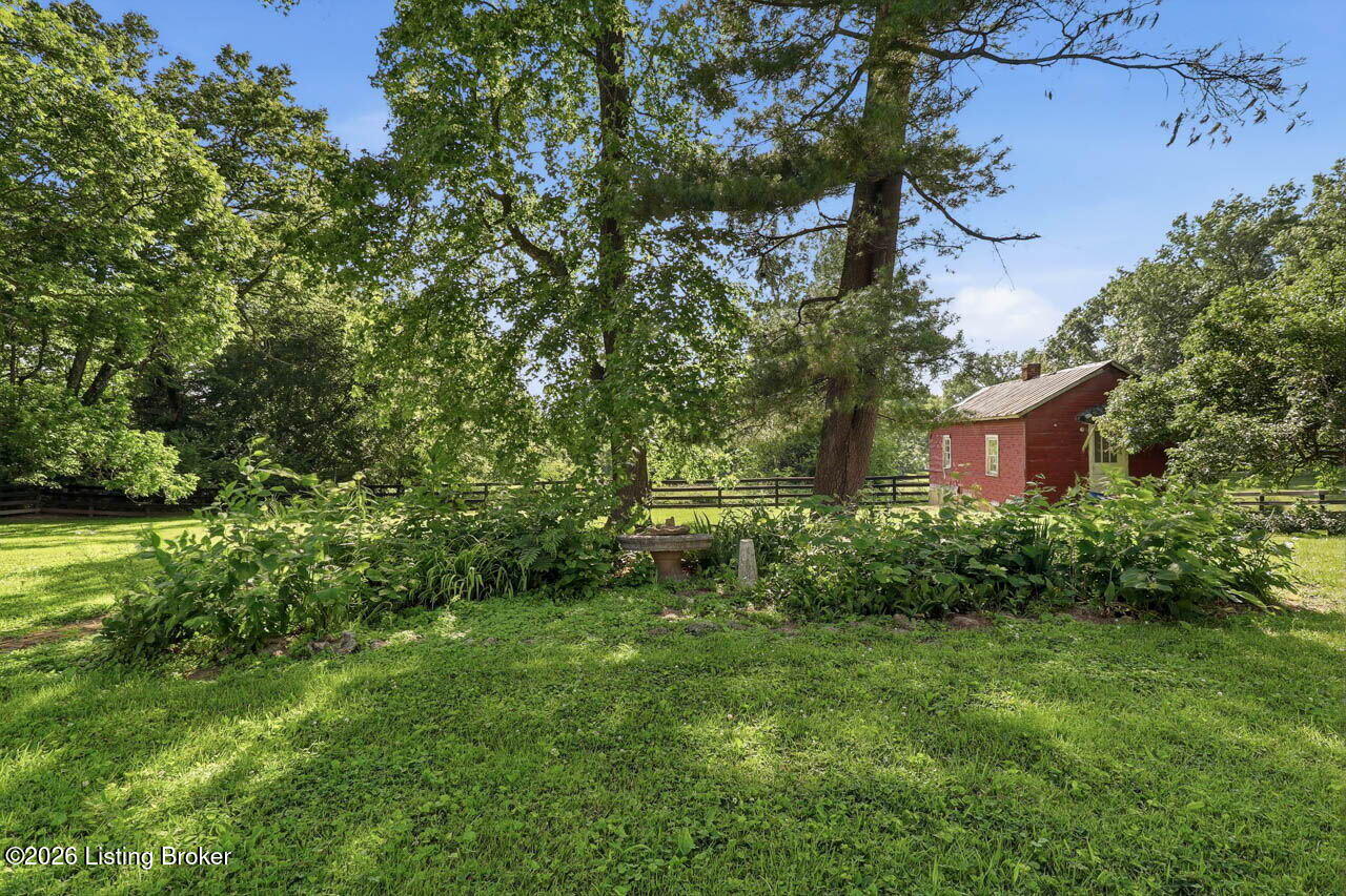559 N Main St