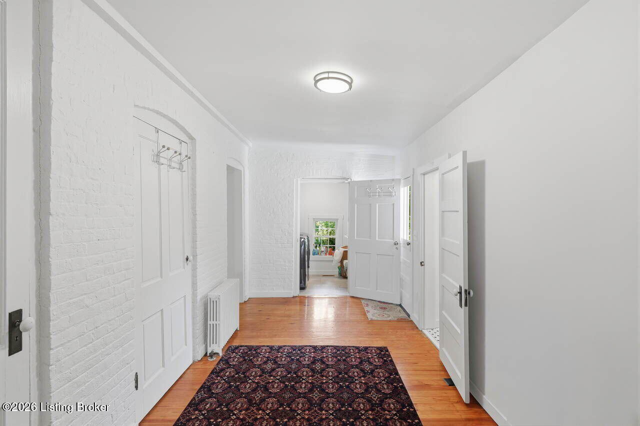 559 N Main St