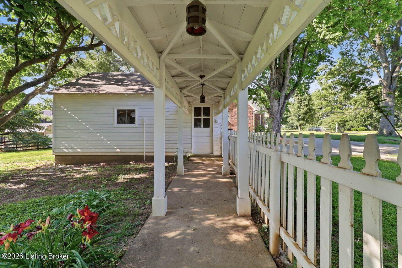 559 N Main St