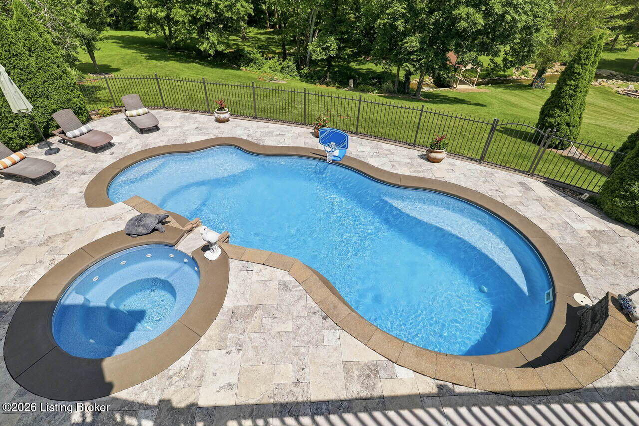 242 White Oak Dr
