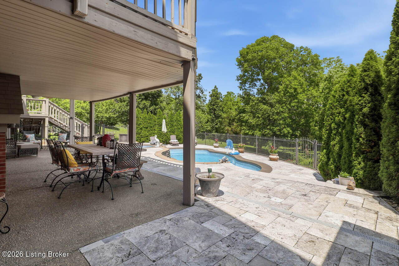 242 White Oak Dr