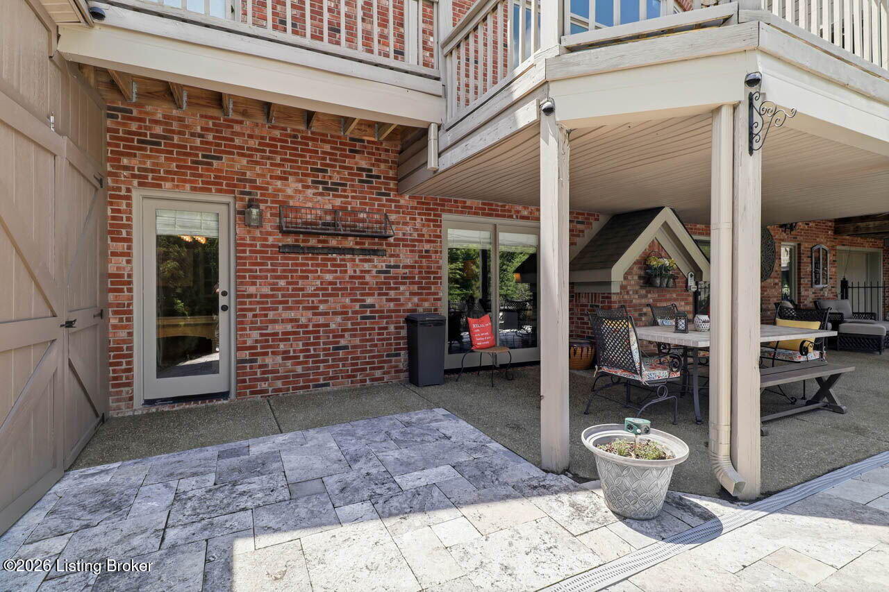 242 White Oak Dr