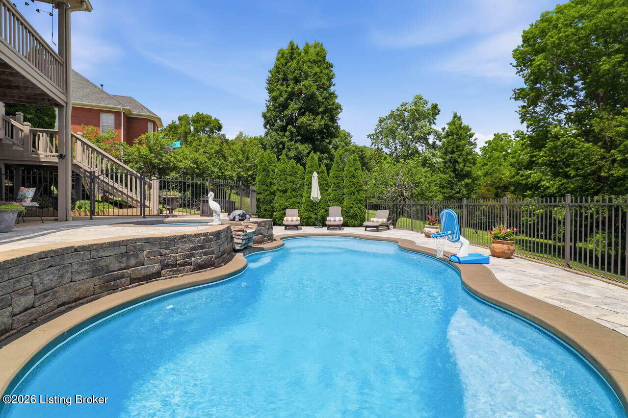 242 White Oak Dr