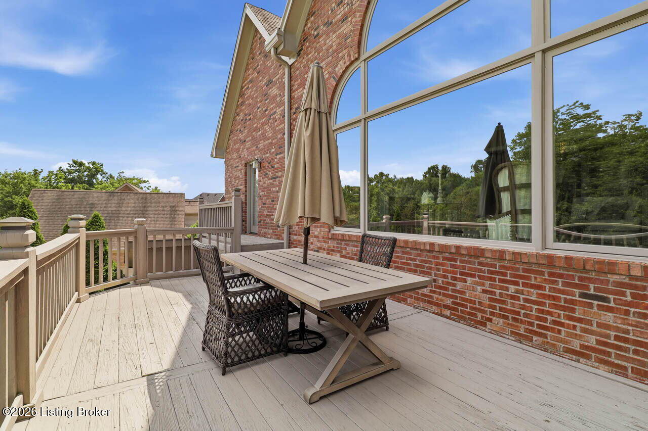 242 White Oak Dr