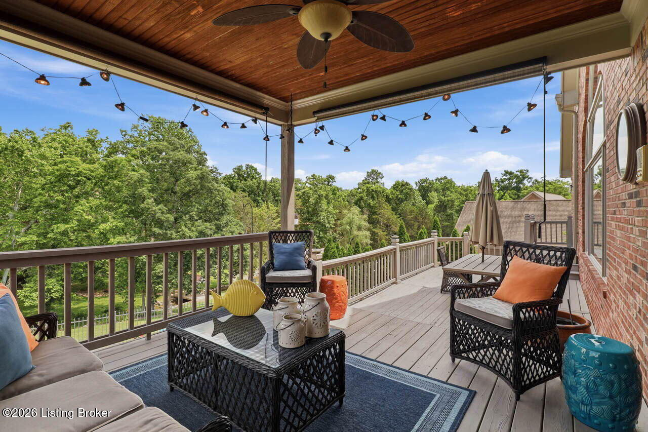 242 White Oak Dr