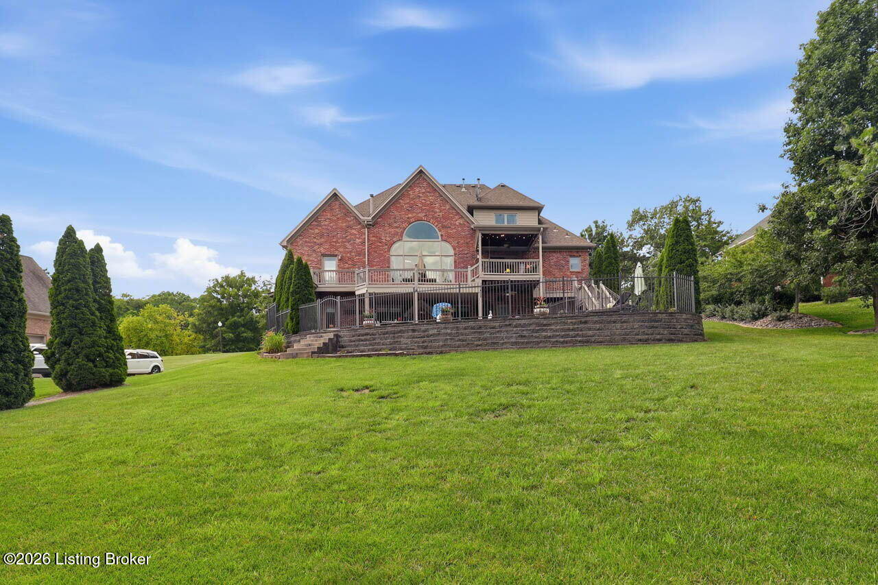 242 White Oak Dr