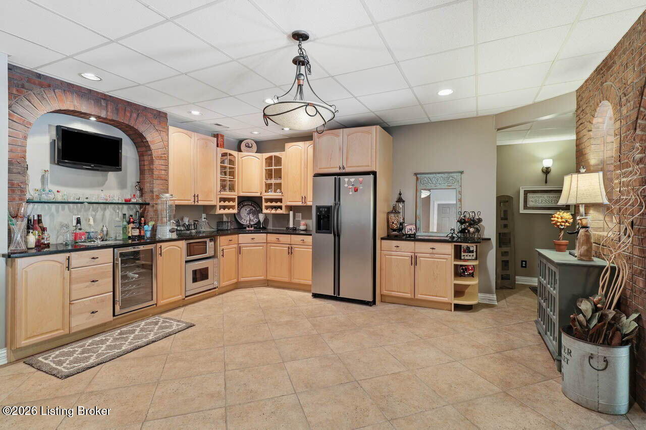 242 White Oak Dr