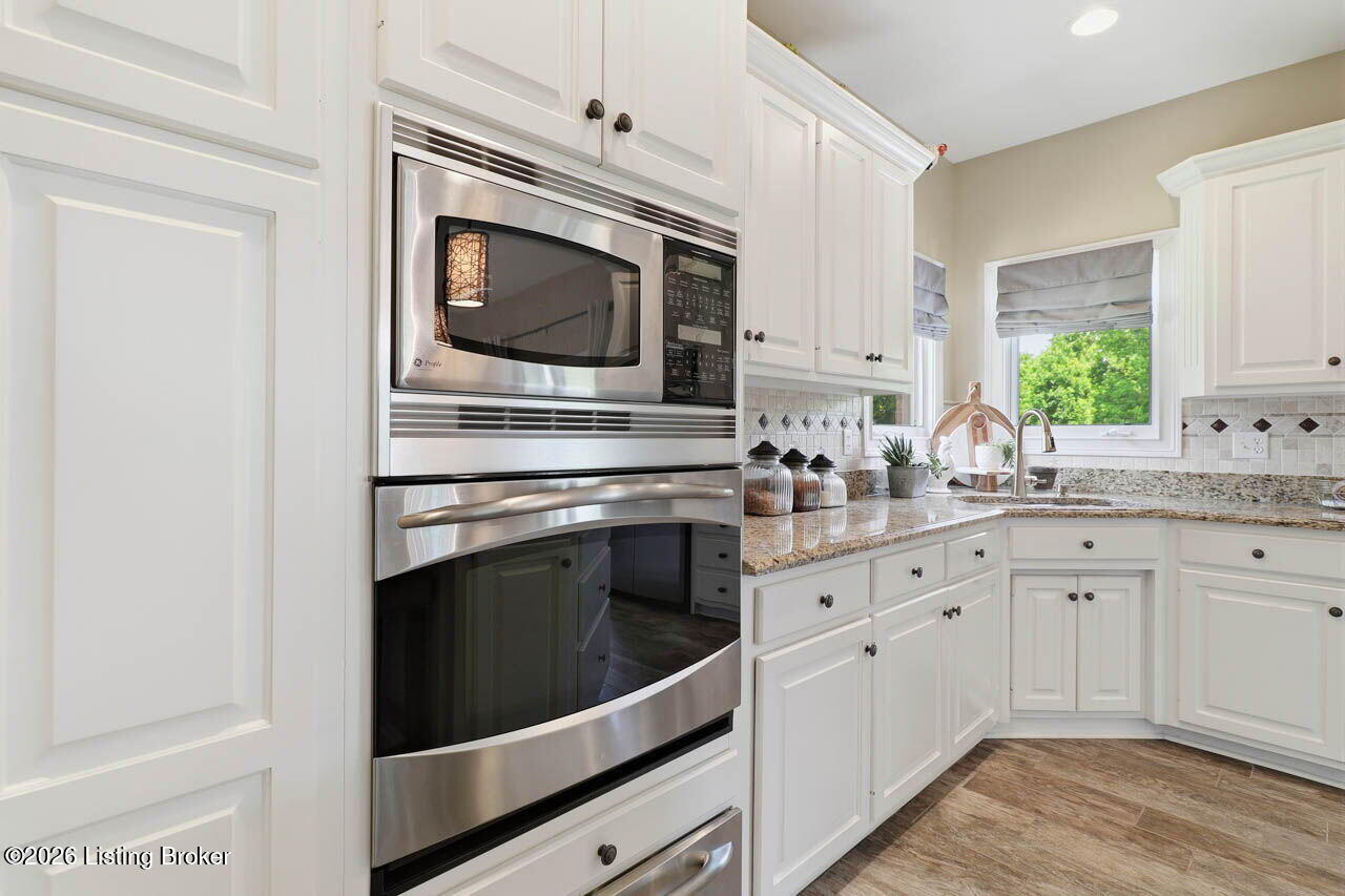 242 White Oak Dr