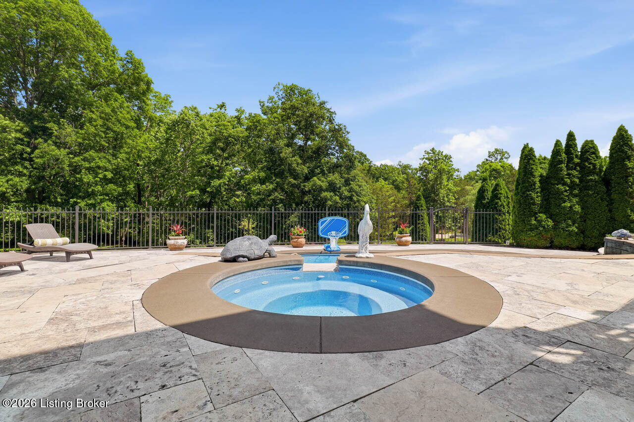 242 White Oak Dr