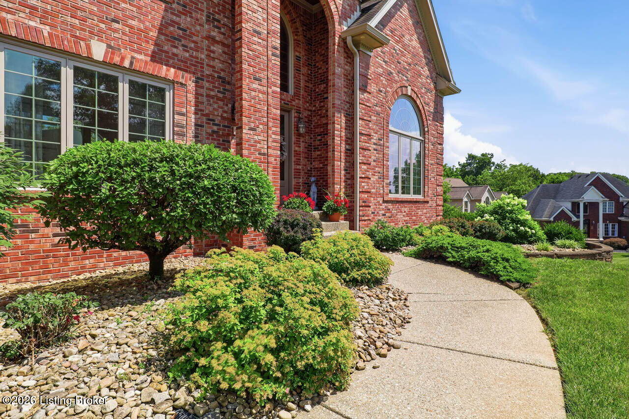 242 White Oak Dr