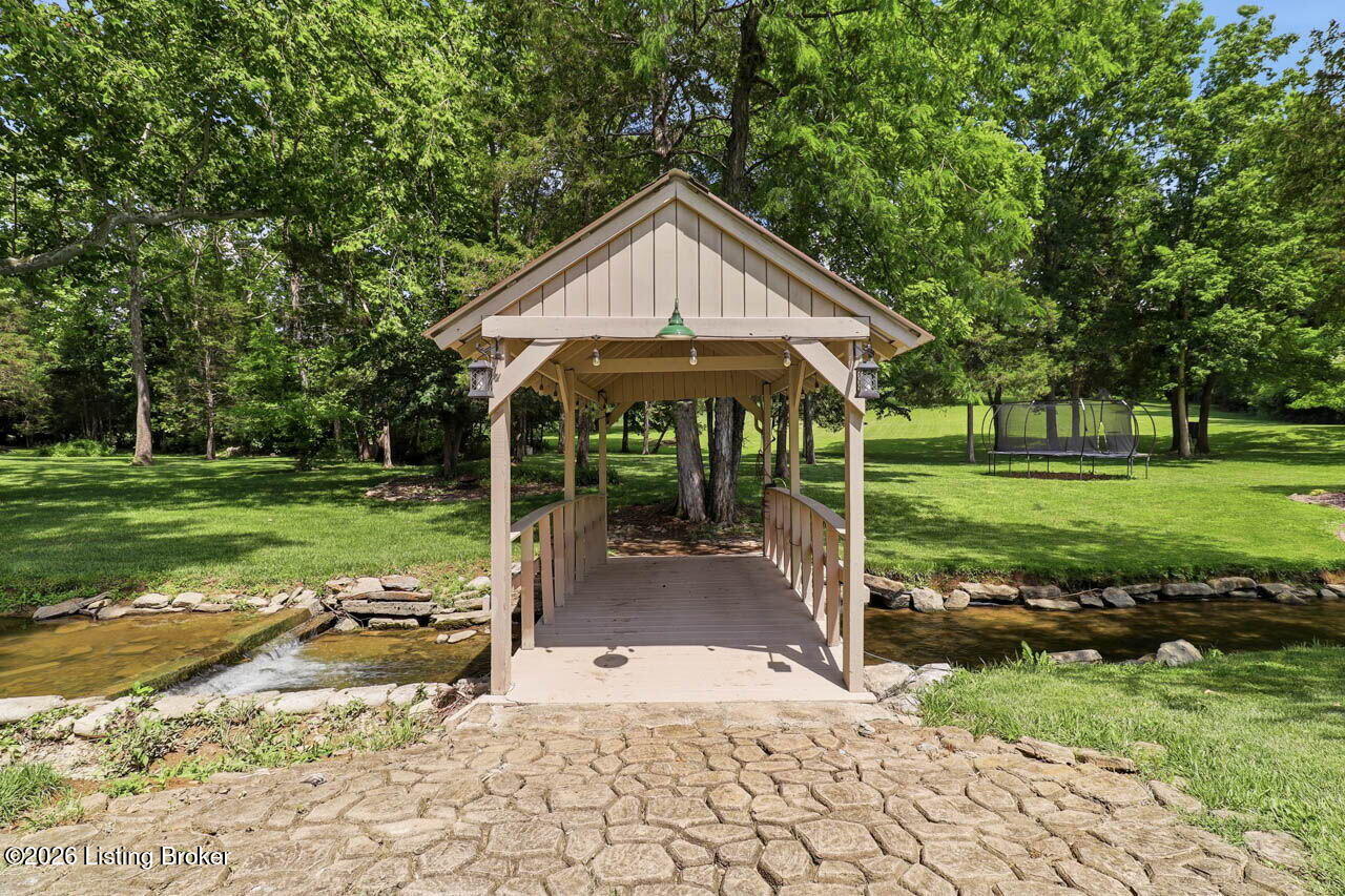 242 White Oak Dr