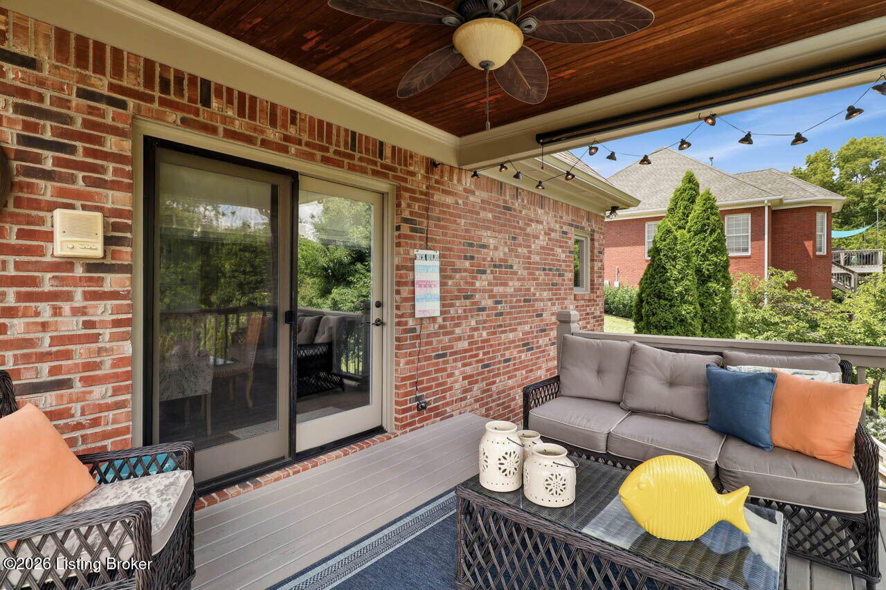 242 White Oak Dr