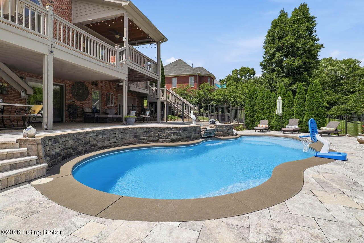 242 White Oak Dr