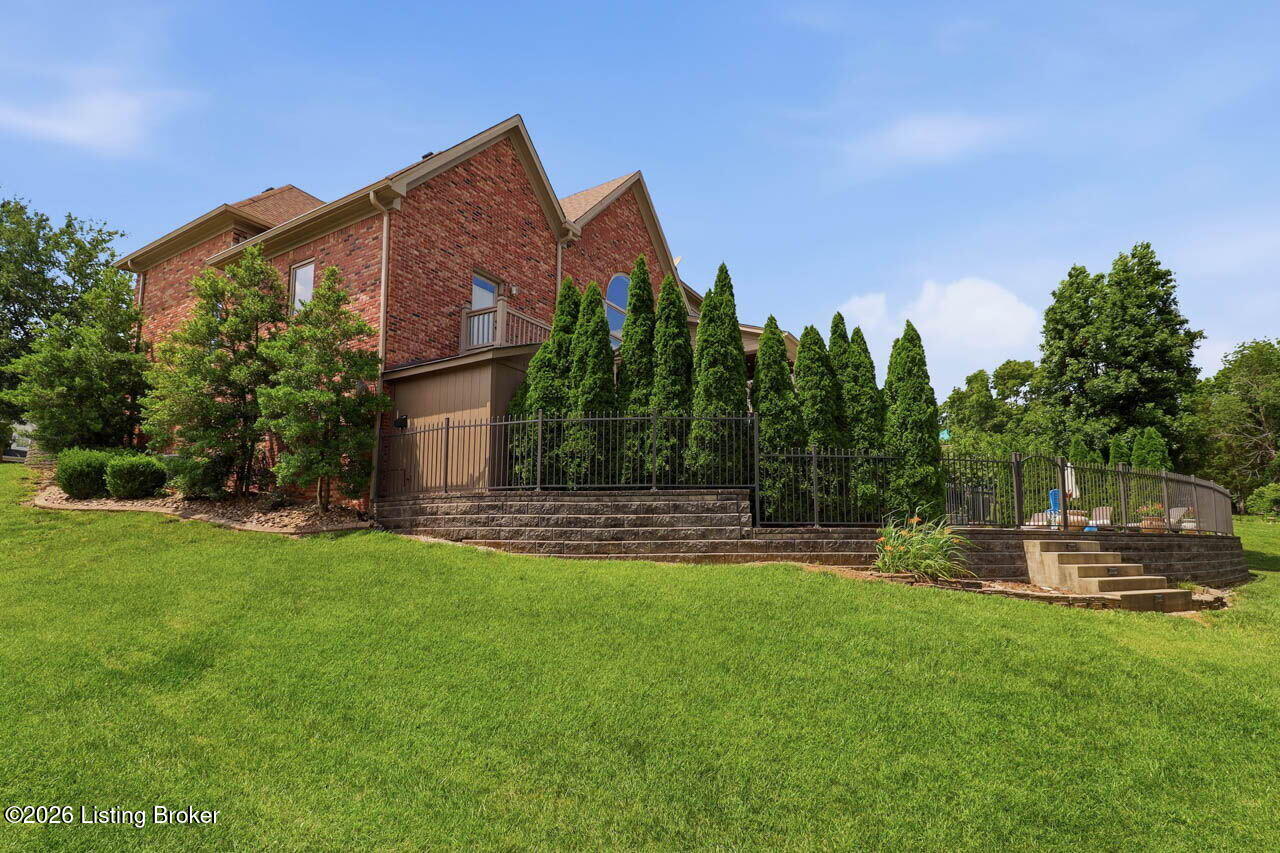242 White Oak Dr