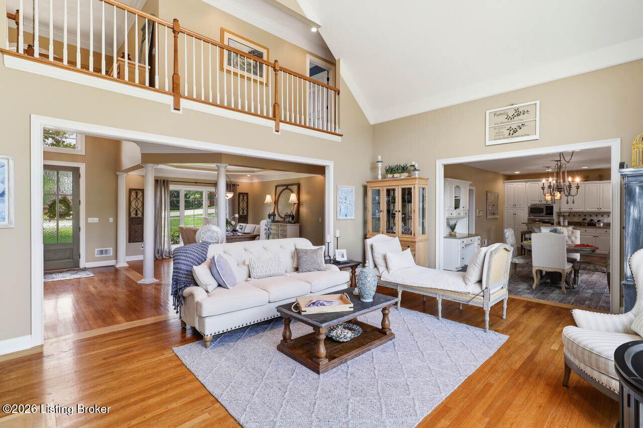 242 White Oak Dr