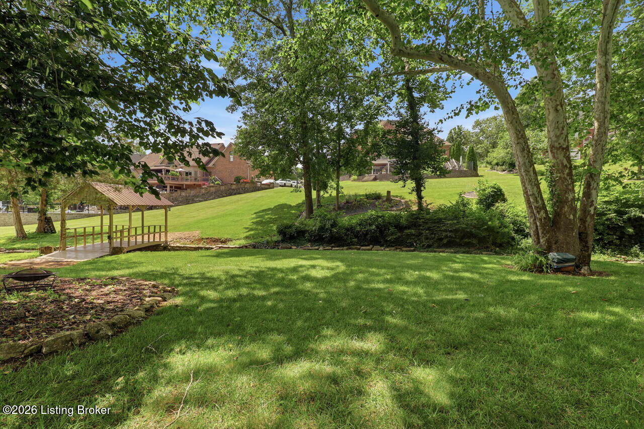 242 White Oak Dr