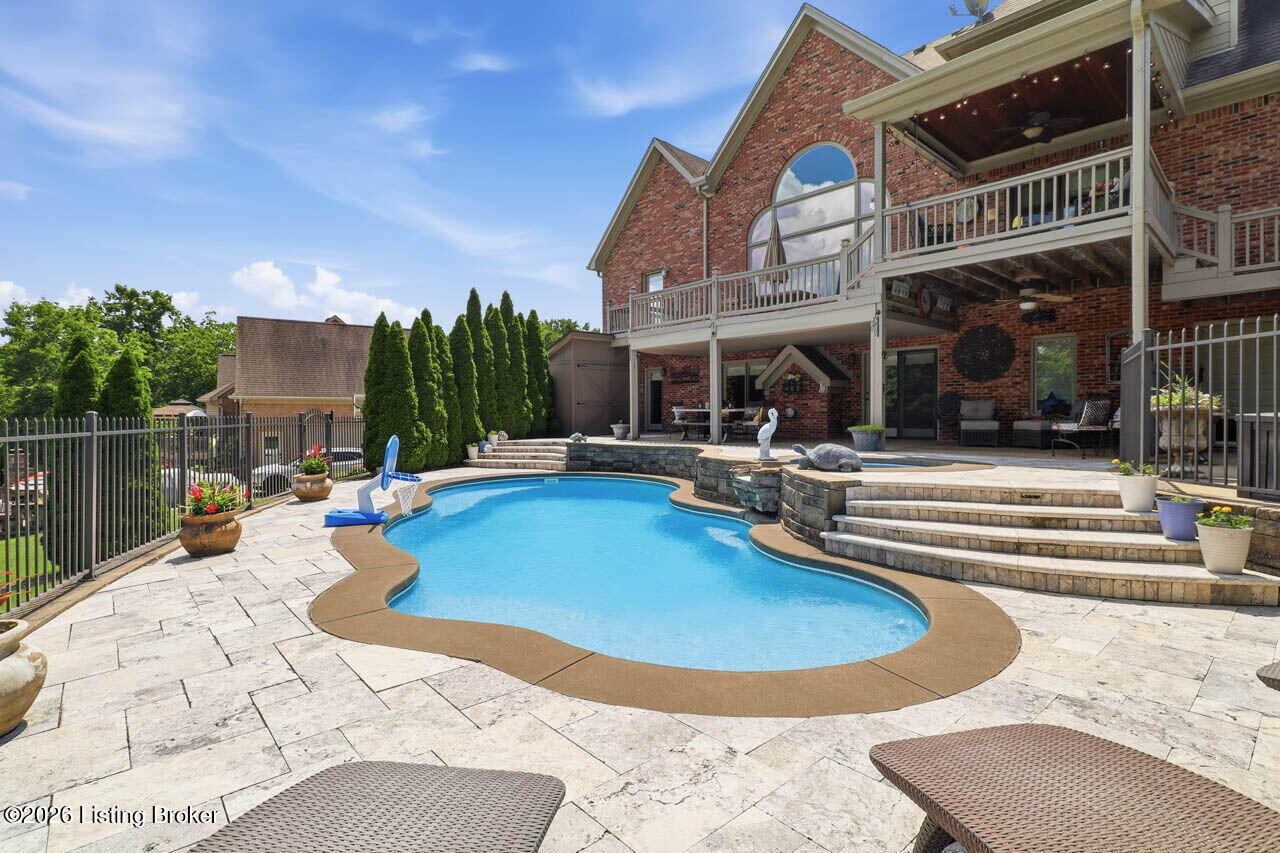 242 White Oak Dr