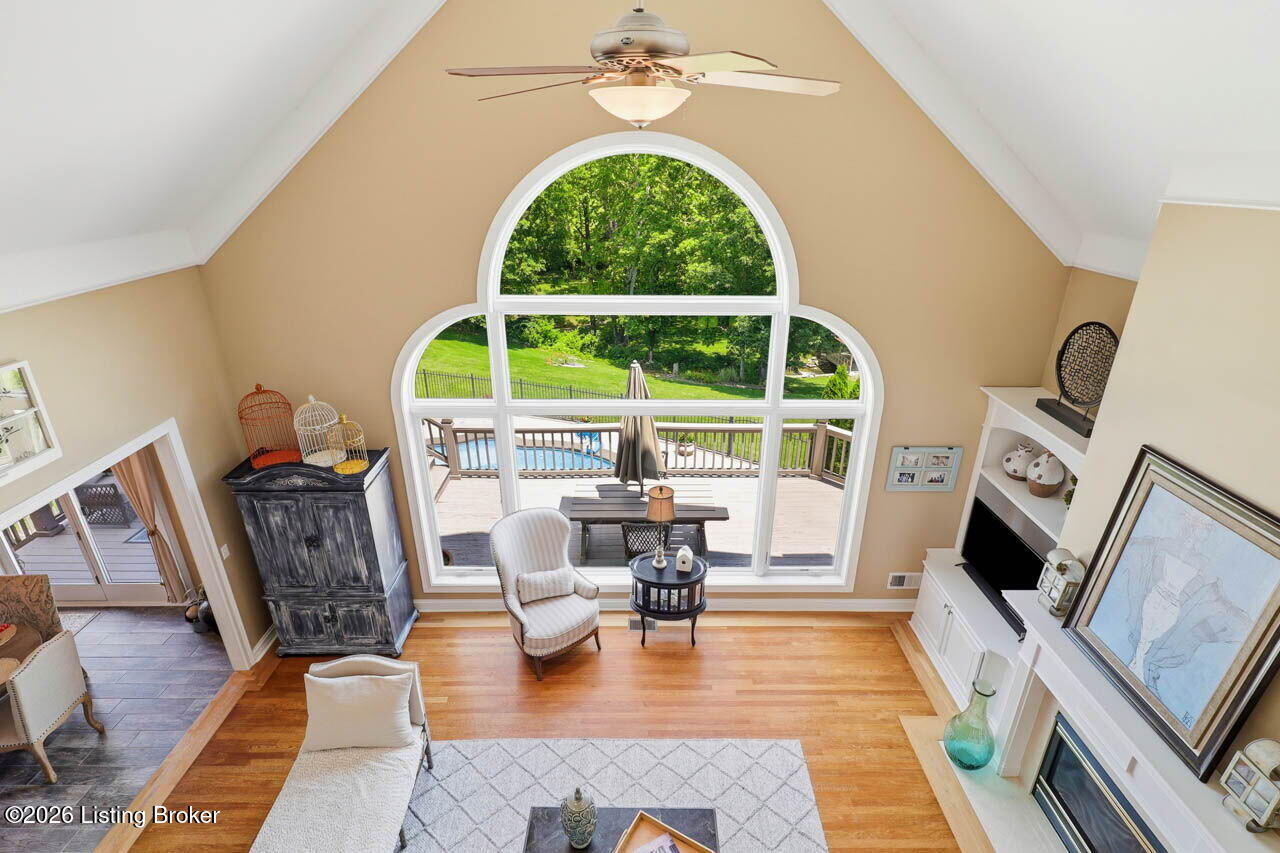 242 White Oak Dr