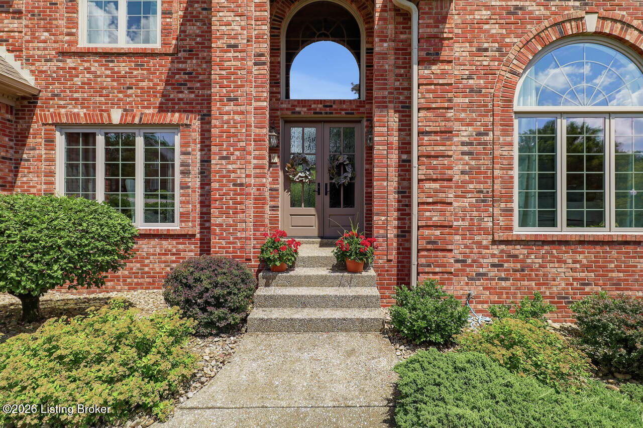 242 White Oak Dr