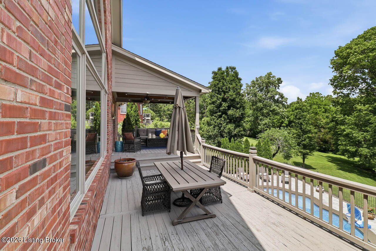 242 White Oak Dr