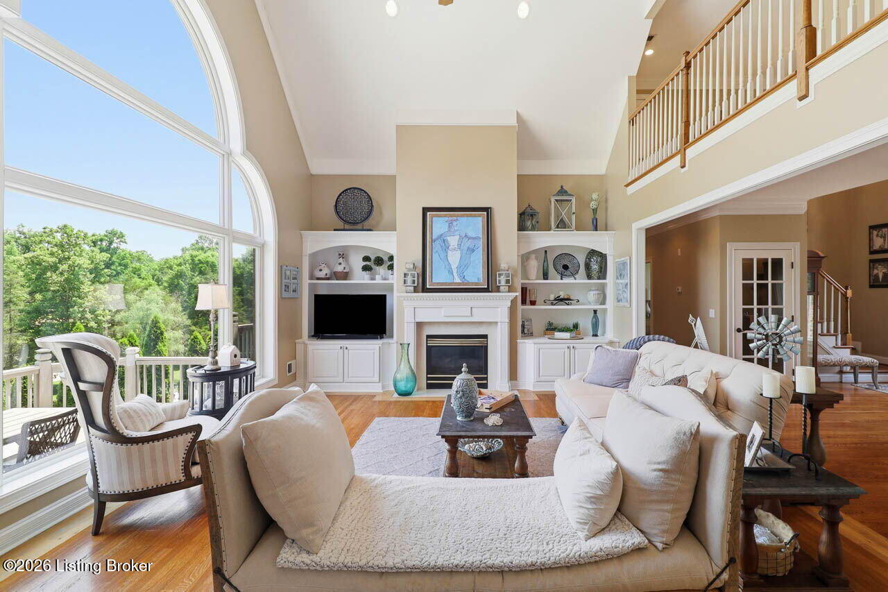 242 White Oak Dr