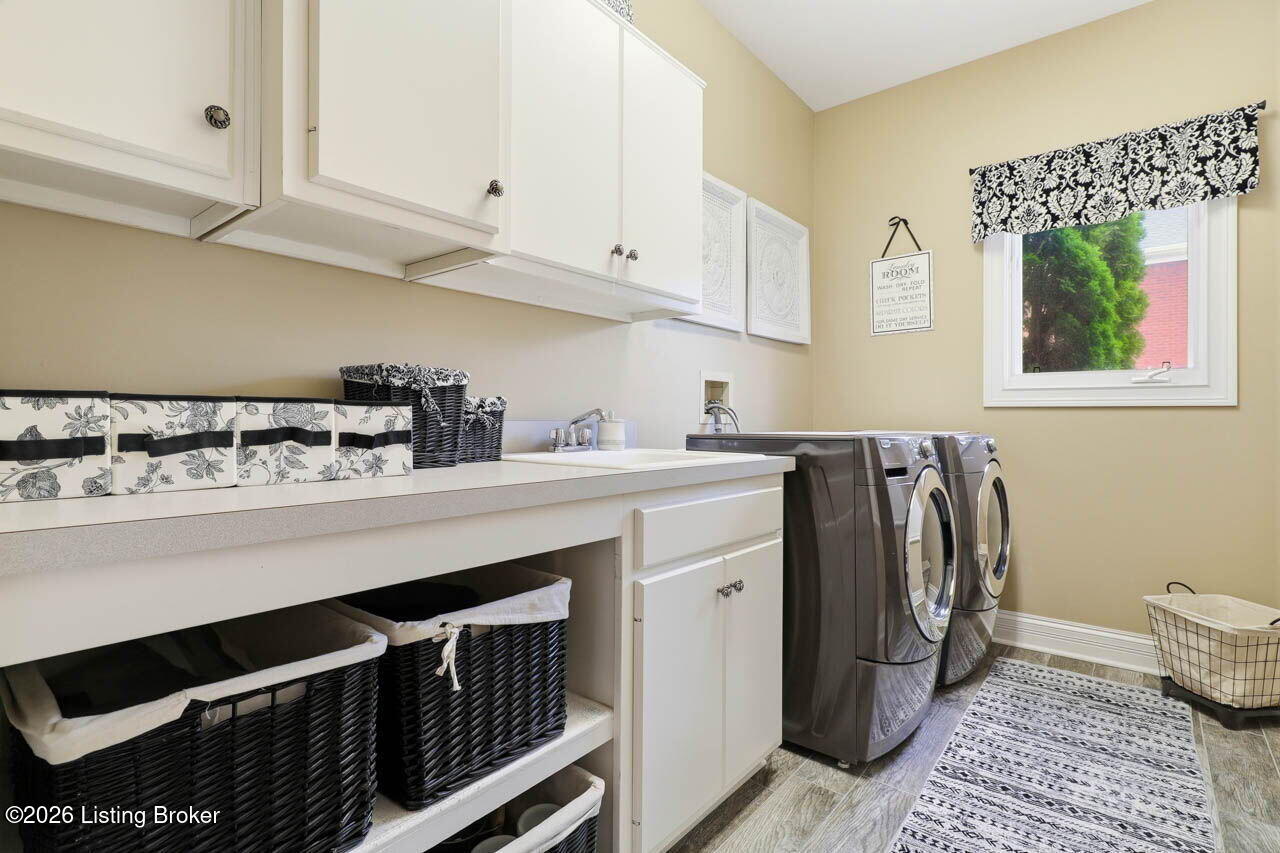 242 White Oak Dr
