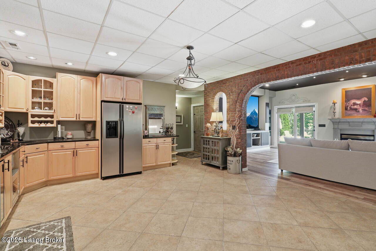 242 White Oak Dr