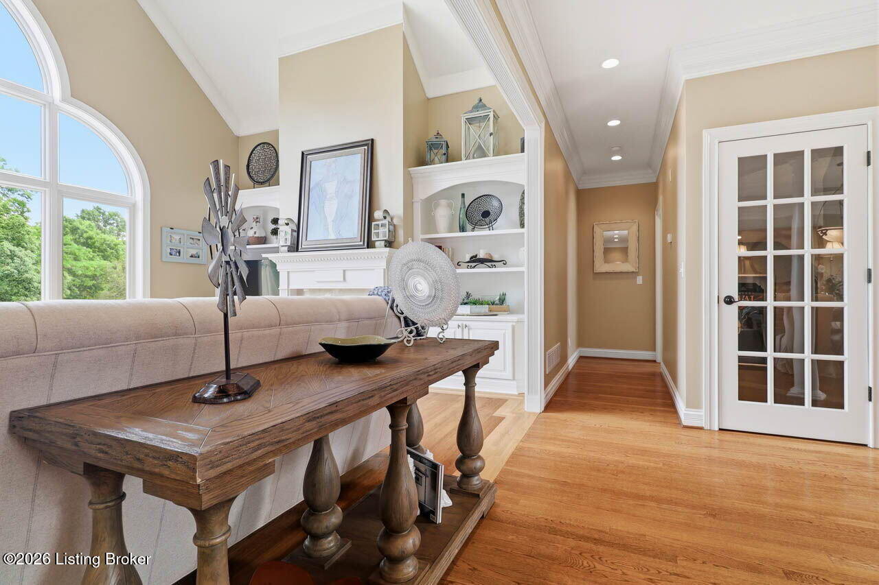 242 White Oak Dr
