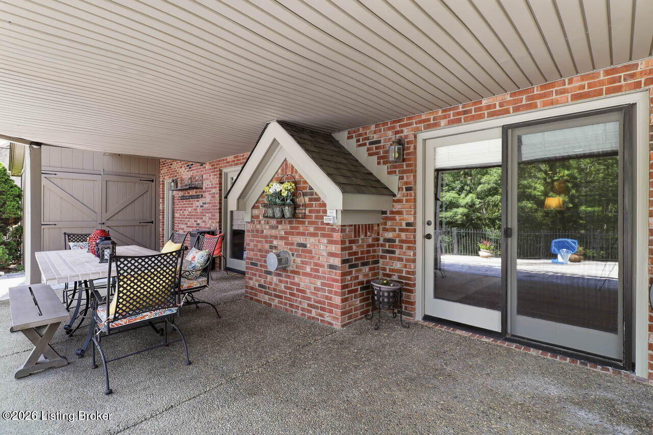 242 White Oak Dr