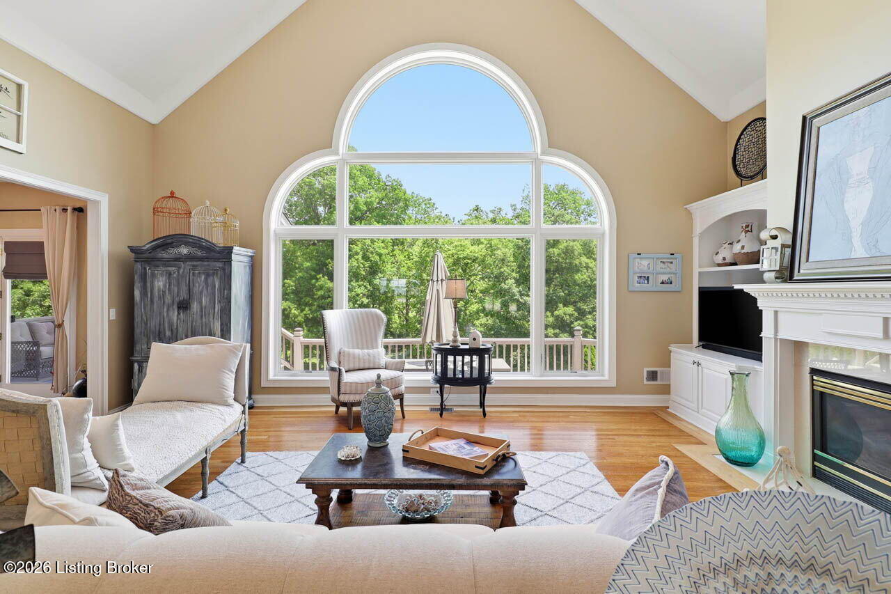 242 White Oak Dr