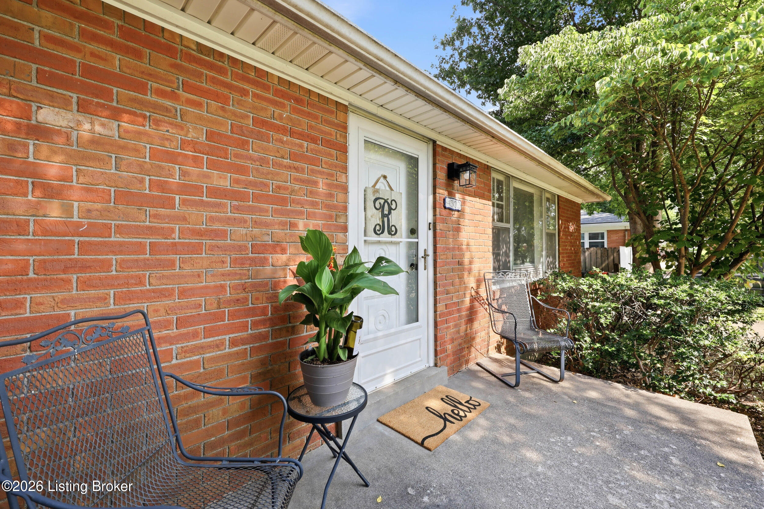4302 Leaf Dr