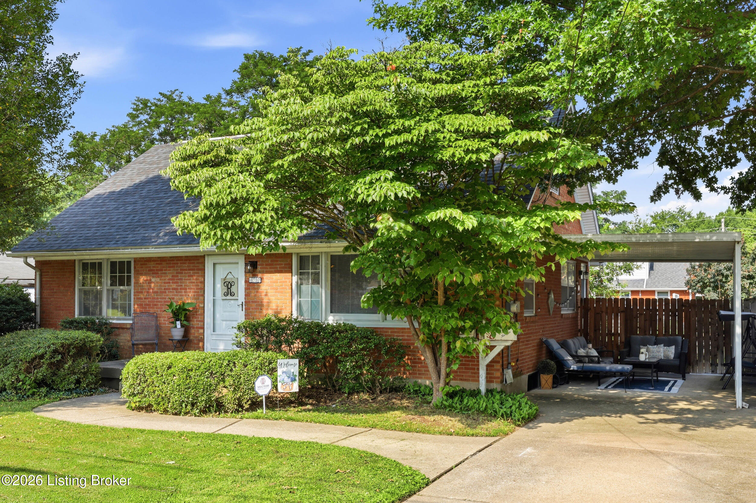 4302 Leaf Dr