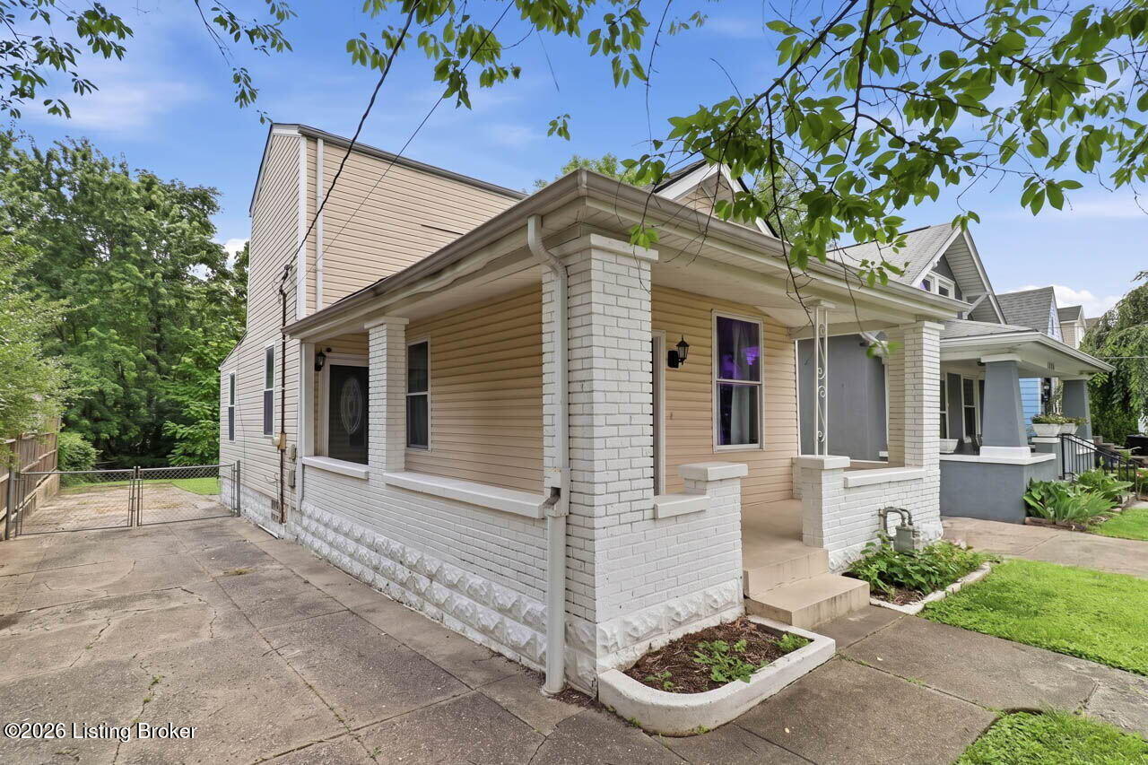 1070 Highland Ave