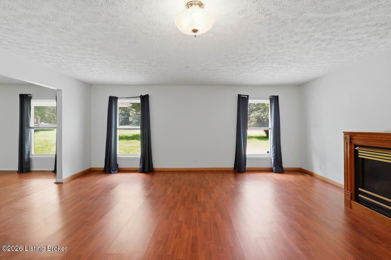 306 Pats Ln