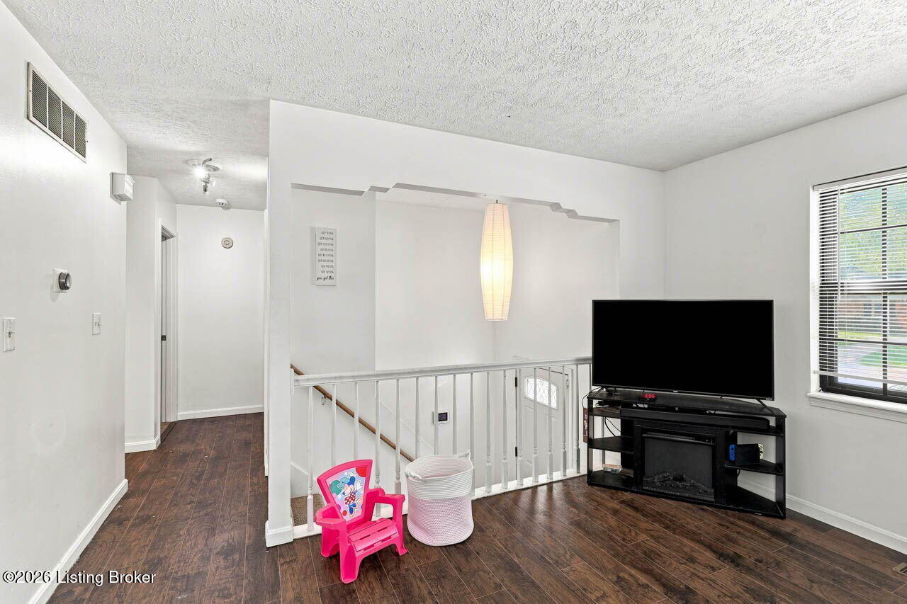 6609 Monty Ln