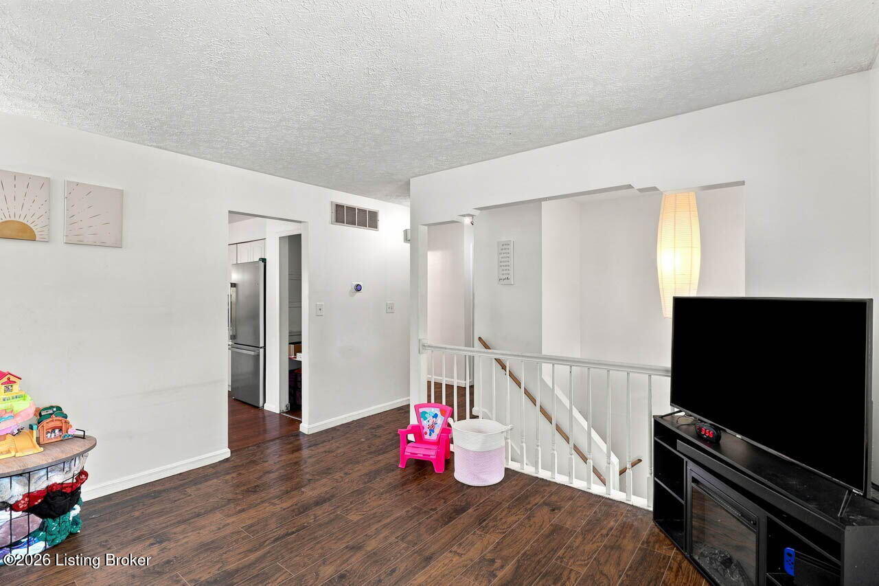 6609 Monty Ln