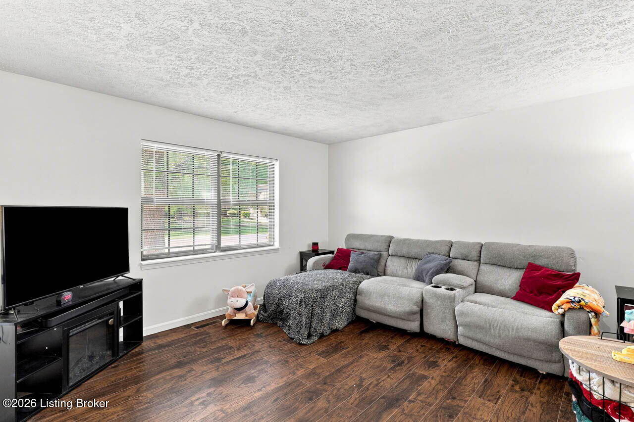 6609 Monty Ln