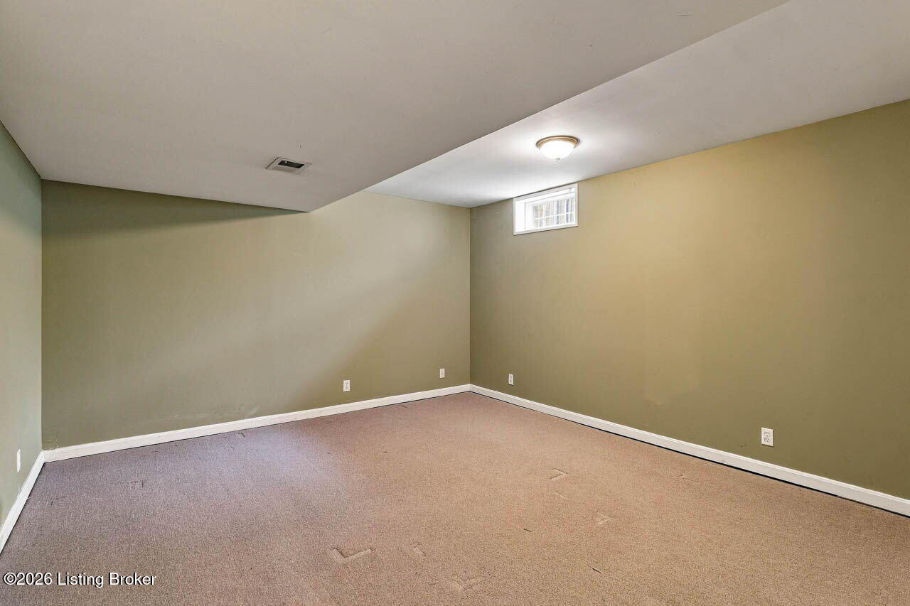 1118 Blackthorn Rd