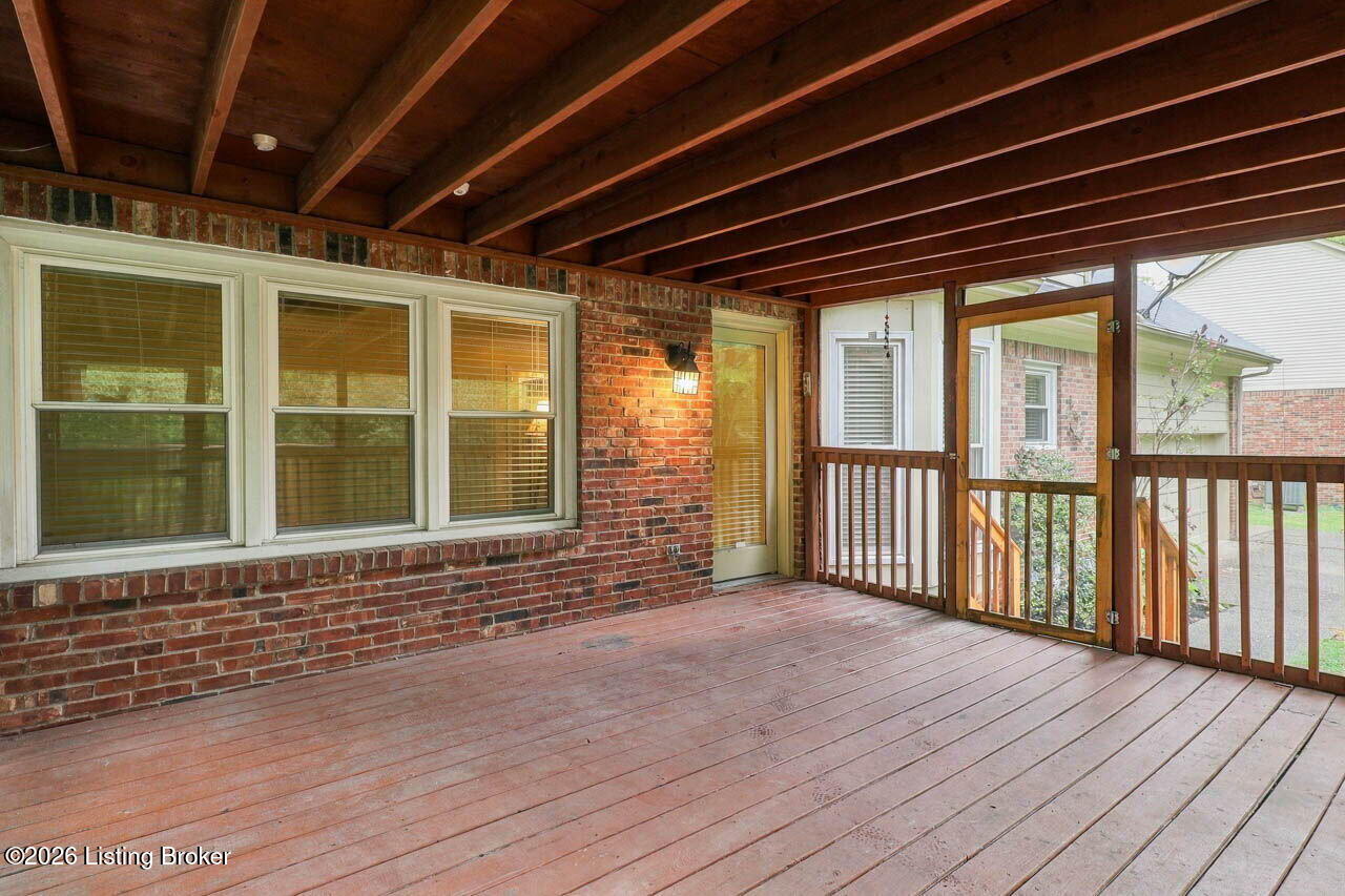 1118 Blackthorn Rd