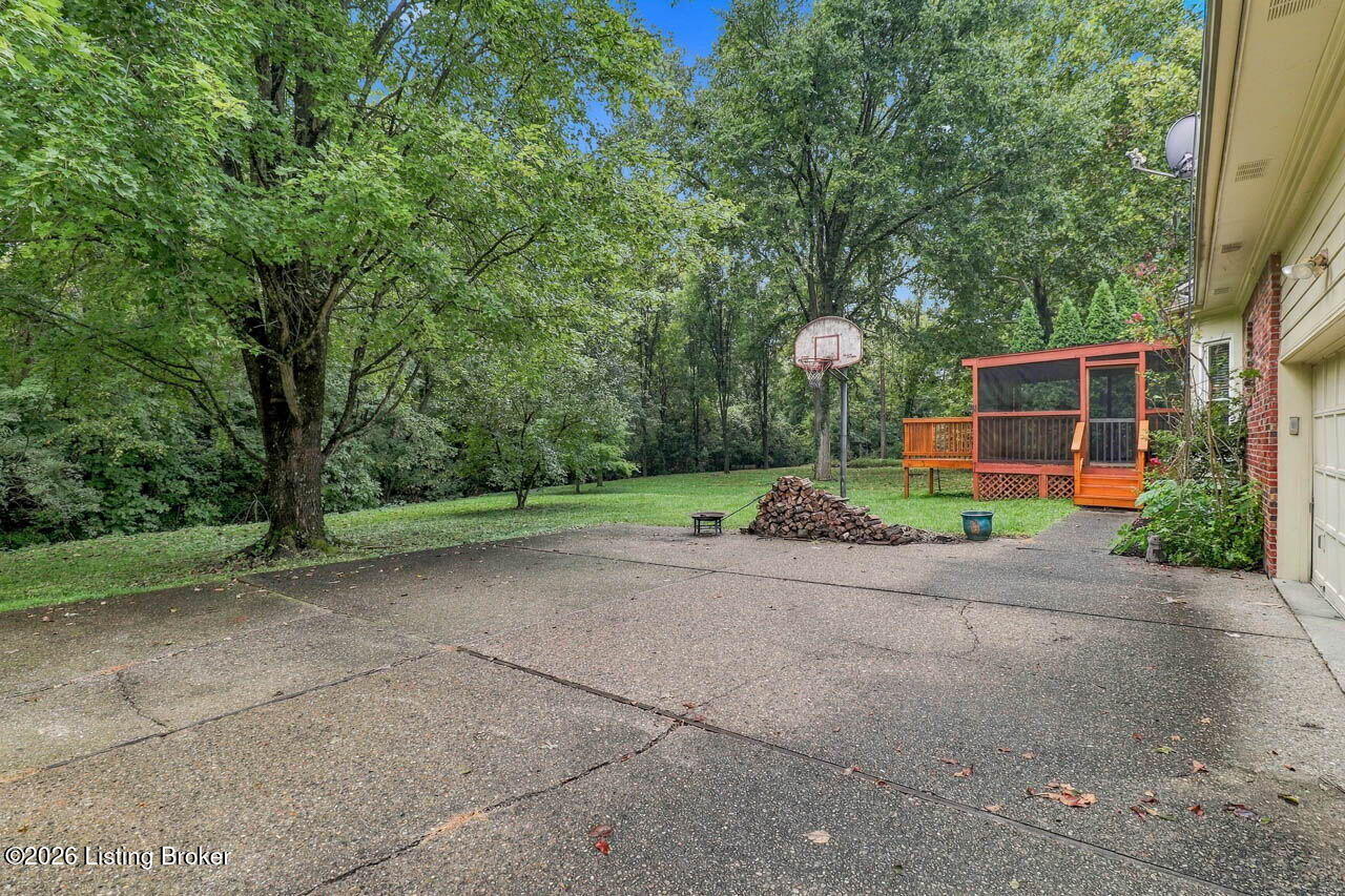 1118 Blackthorn Rd