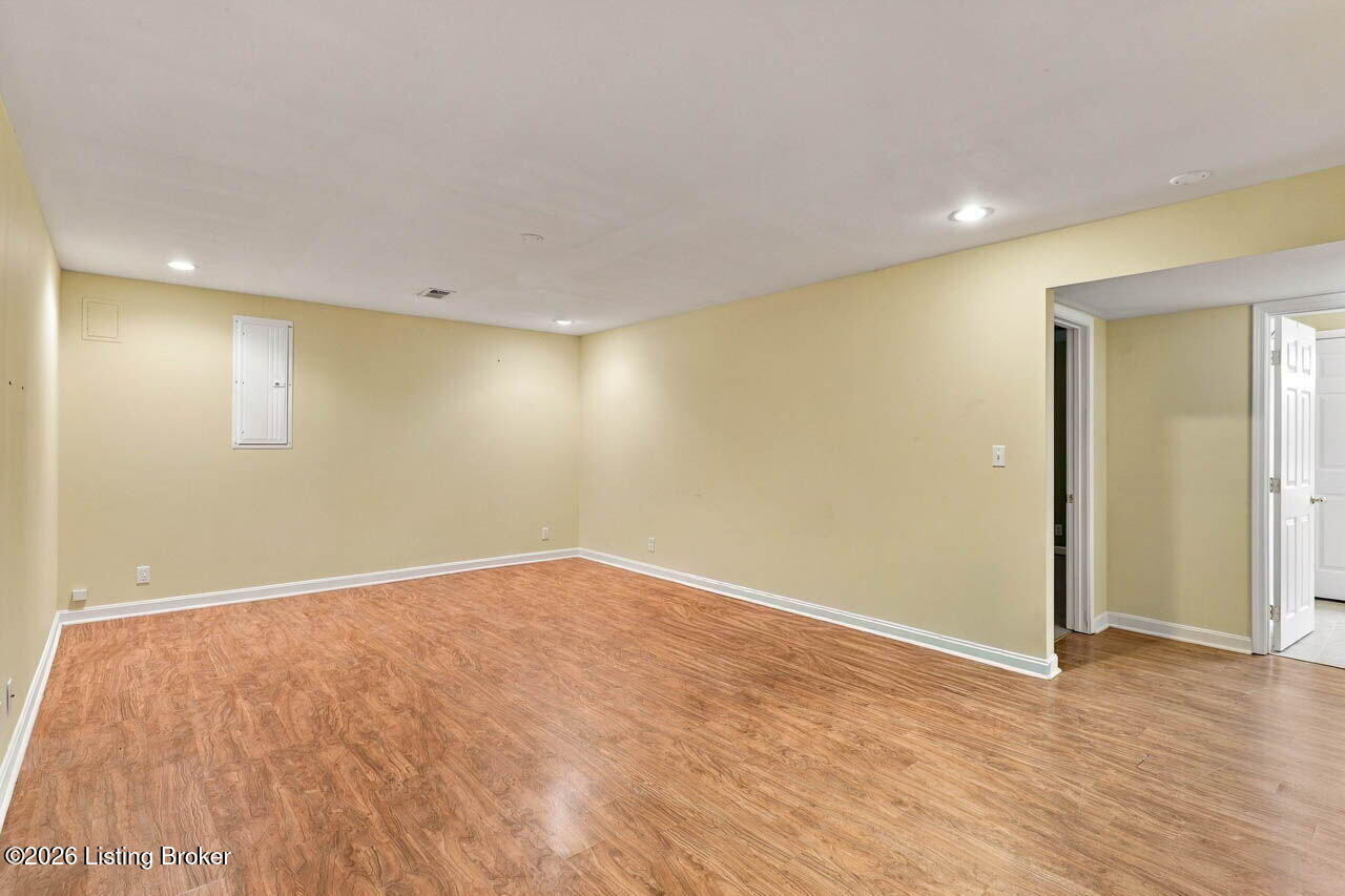 1118 Blackthorn Rd