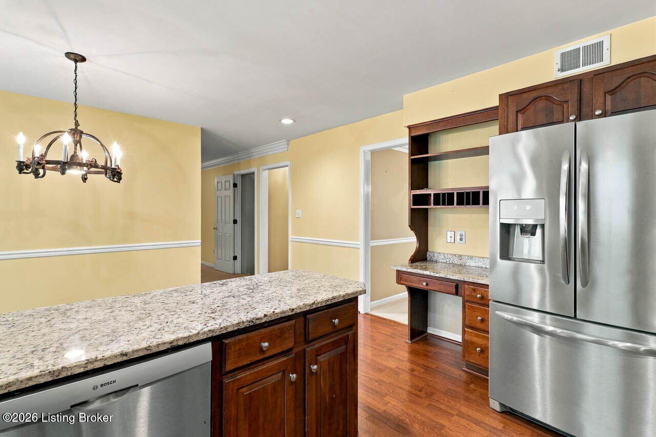 1118 Blackthorn Rd