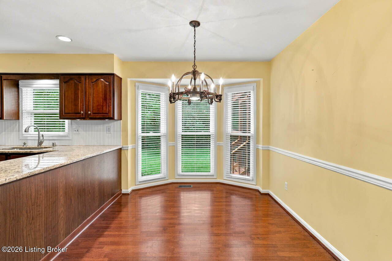 1118 Blackthorn Rd