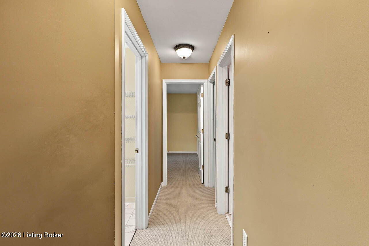1118 Blackthorn Rd