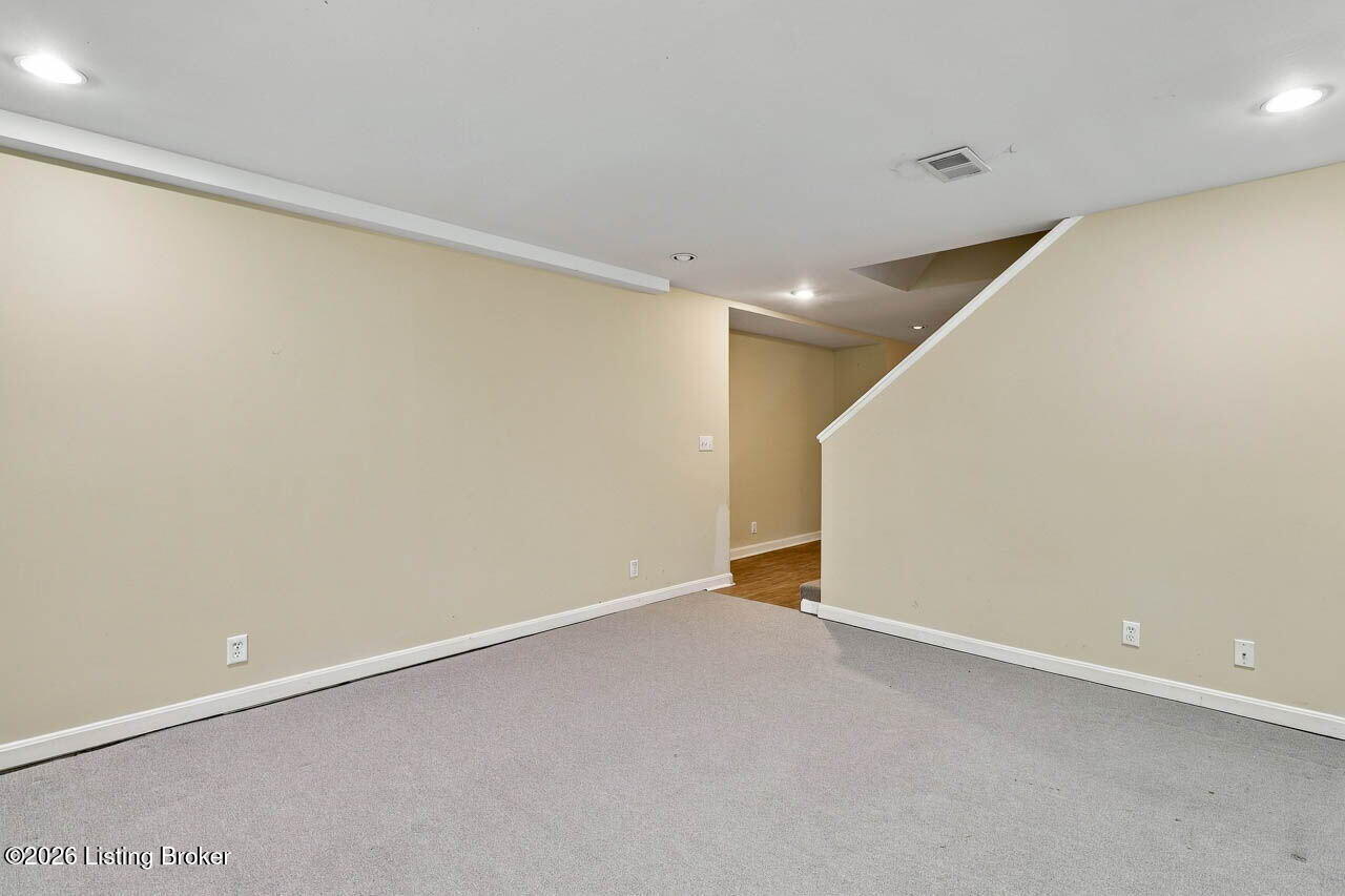 1118 Blackthorn Rd