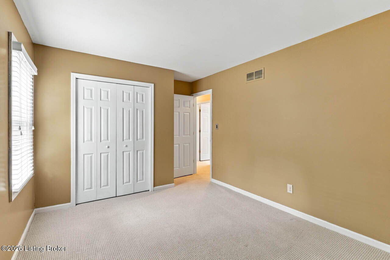 1118 Blackthorn Rd